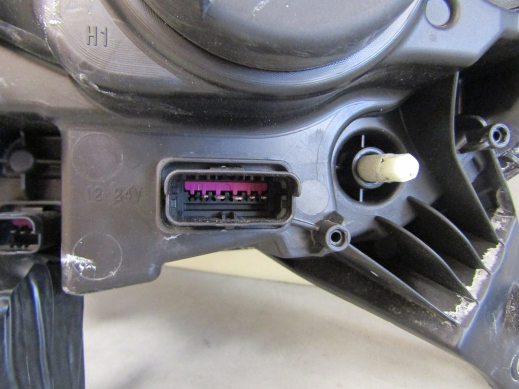 Prednji far RENAULT CAPTUR I 1 halogen sa sočivom RH 13-17 260105066R