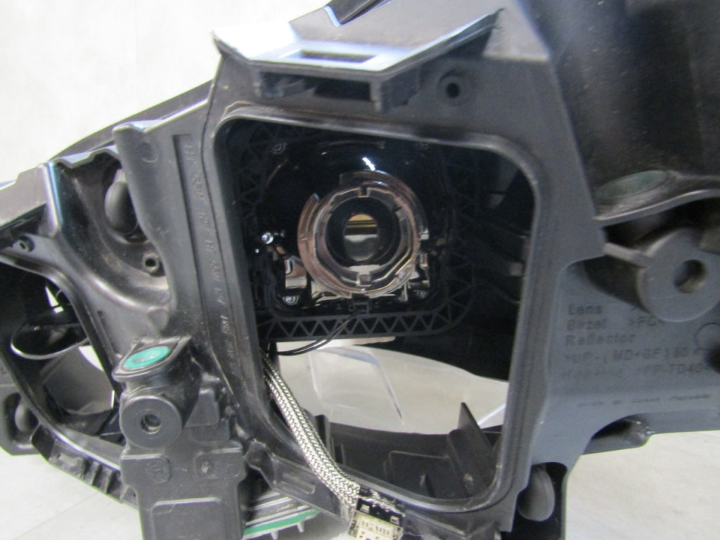 Prednji far CITROEN JUMPY 3 III 16-23 VIVARO 19-23 xenon nezakretni RH desni 9808233980