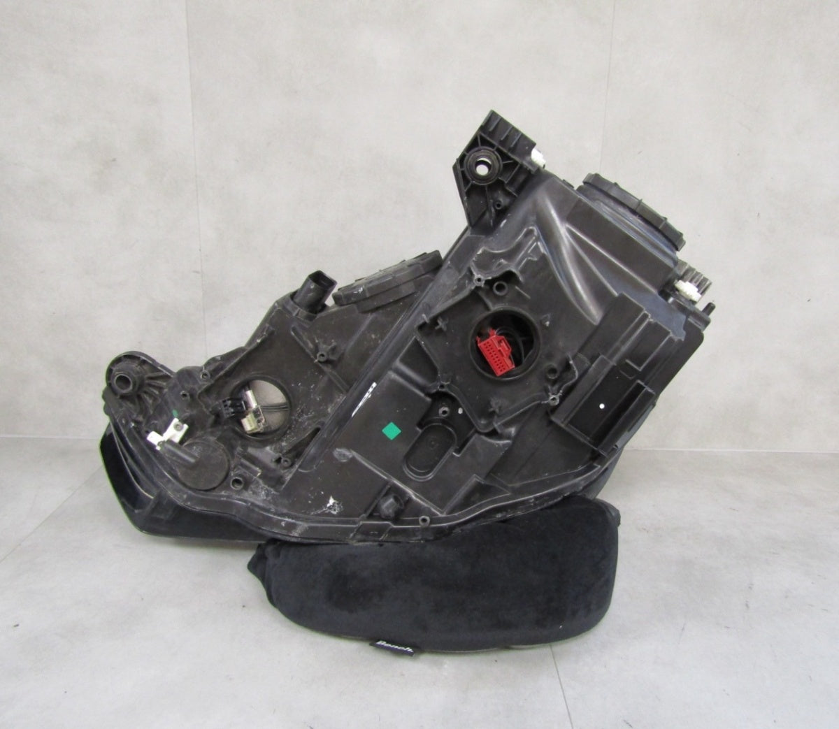 Prednji far AUDI A3 8V0 8V SEDAN xenon nezakretni 12-16 RH desni 8V0941006C