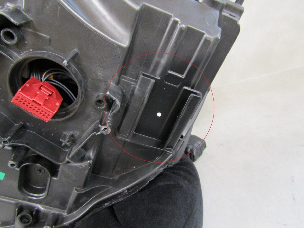 Prednji far AUDI A3 8V0 8V SEDAN xenon nezakretni 12-16 RH desni 8V0941006C