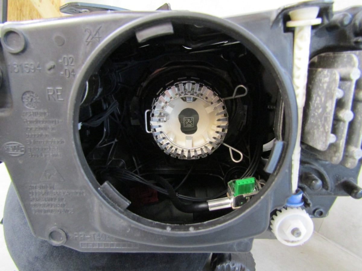 Prednji far AUDI A3 8V0 8V SEDAN xenon nezakretni 12-16 RH desni 8V0941006C