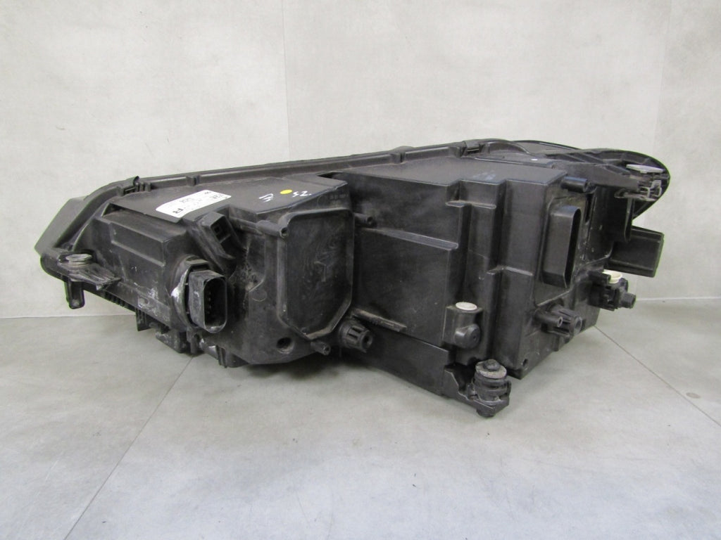 Prednji far VOLKSWAGEN TOURAN III 3 5TB FULL LED 15- RH desni 5TB944036B