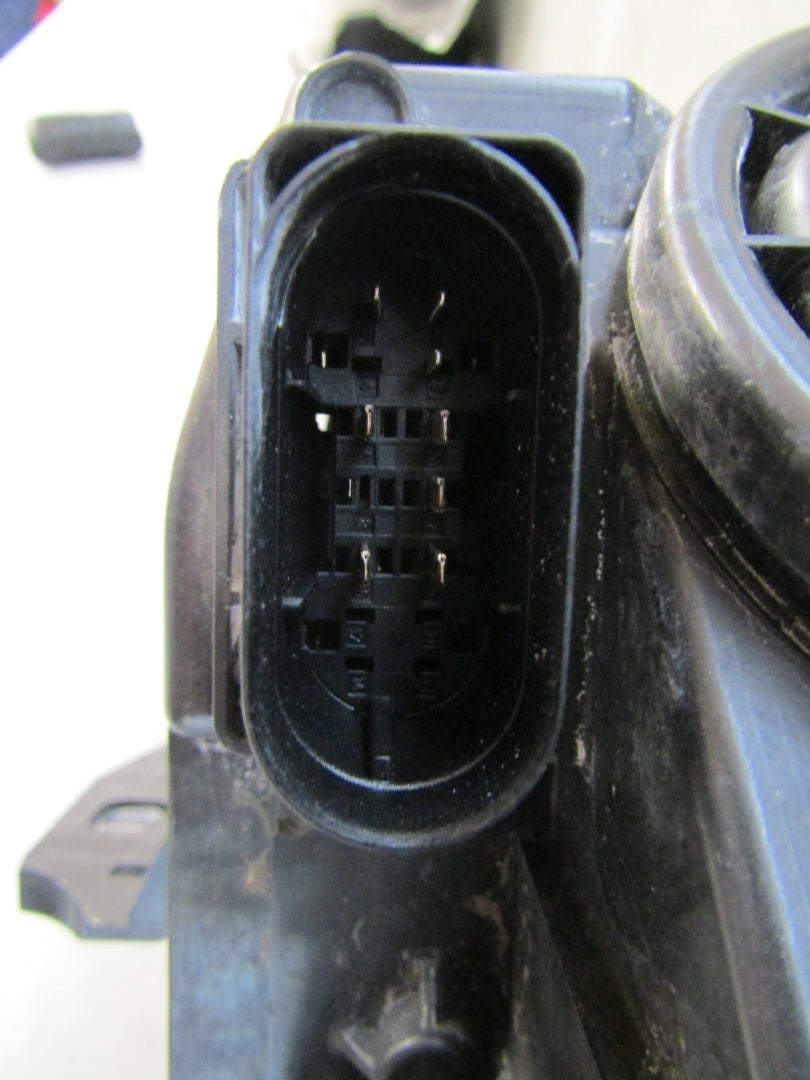 Prednji far Mercedes A klasa W176 halogen 12-15 RH desni A1768203961KZ
