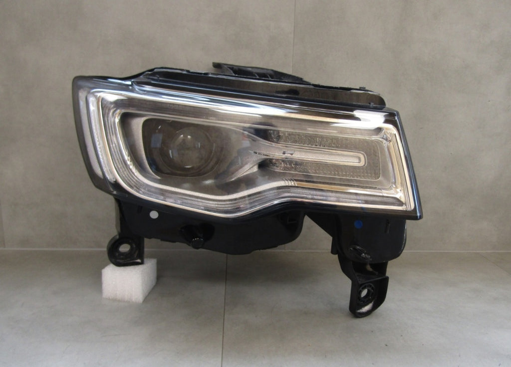 Prednji far JEEP GRAND CHEROKEE WK2 xenon nezakretni 13-16 RH desni