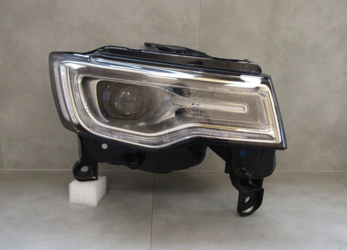 Prednji far JEEP GRAND CHEROKEE WK2 xenon nezakretni 13-16 RH desni
