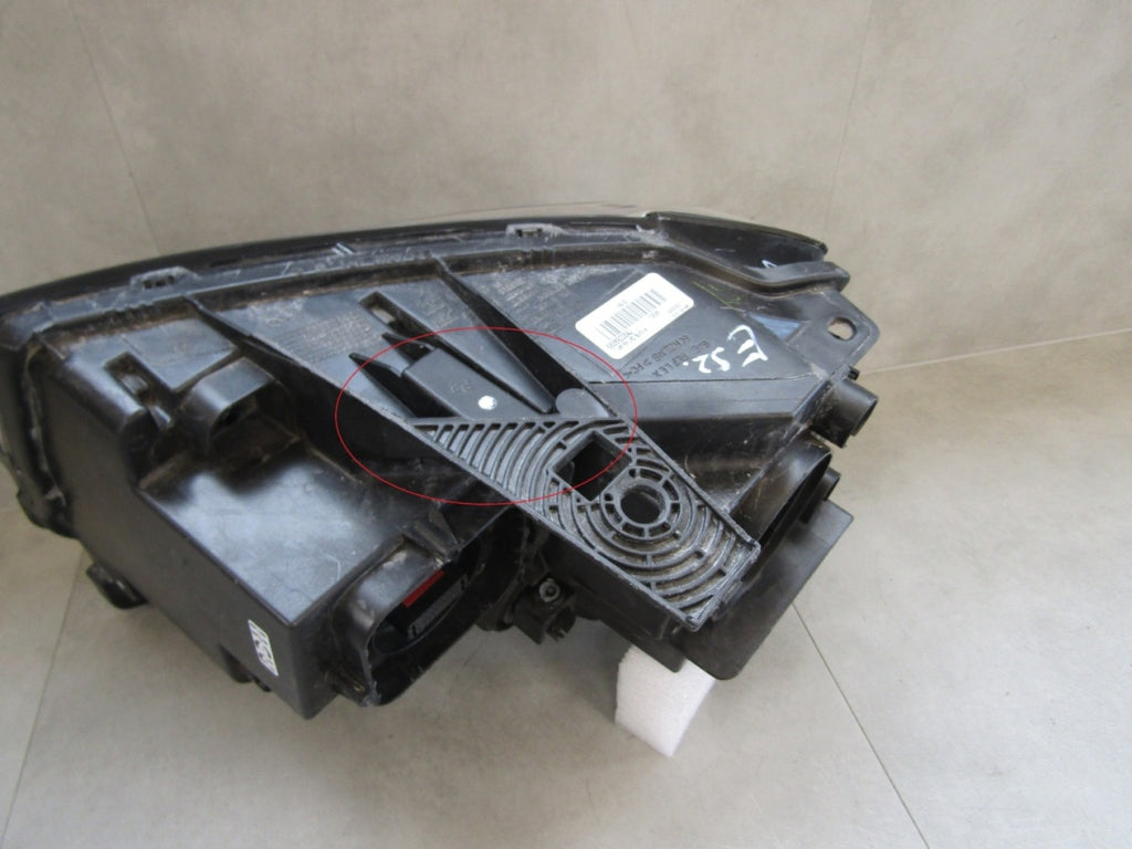 Prednji far JEEP GRAND CHEROKEE WK2 xenon nezakretni 13-16 RH desni