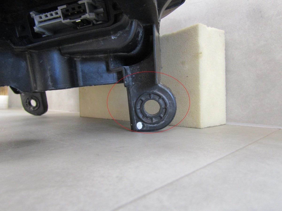 Prednji far JEEP GRAND CHEROKEE WK2 xenon nezakretni 13-16 RH desni
