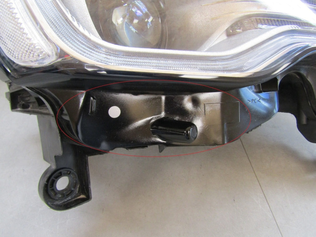 Prednji far JEEP GRAND CHEROKEE WK2 xenon nezakretni 13-16 RH desni