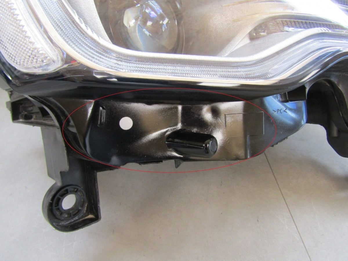 Prednji far JEEP GRAND CHEROKEE WK2 xenon nezakretni 13-16 RH desni