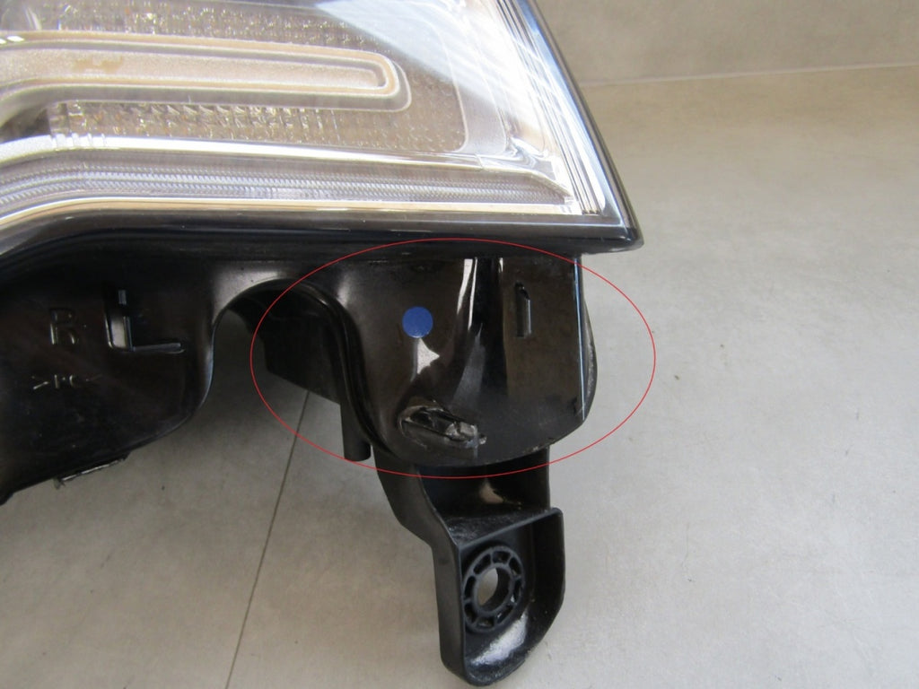 Prednji far JEEP GRAND CHEROKEE WK2 xenon nezakretni 13-16 RH desni