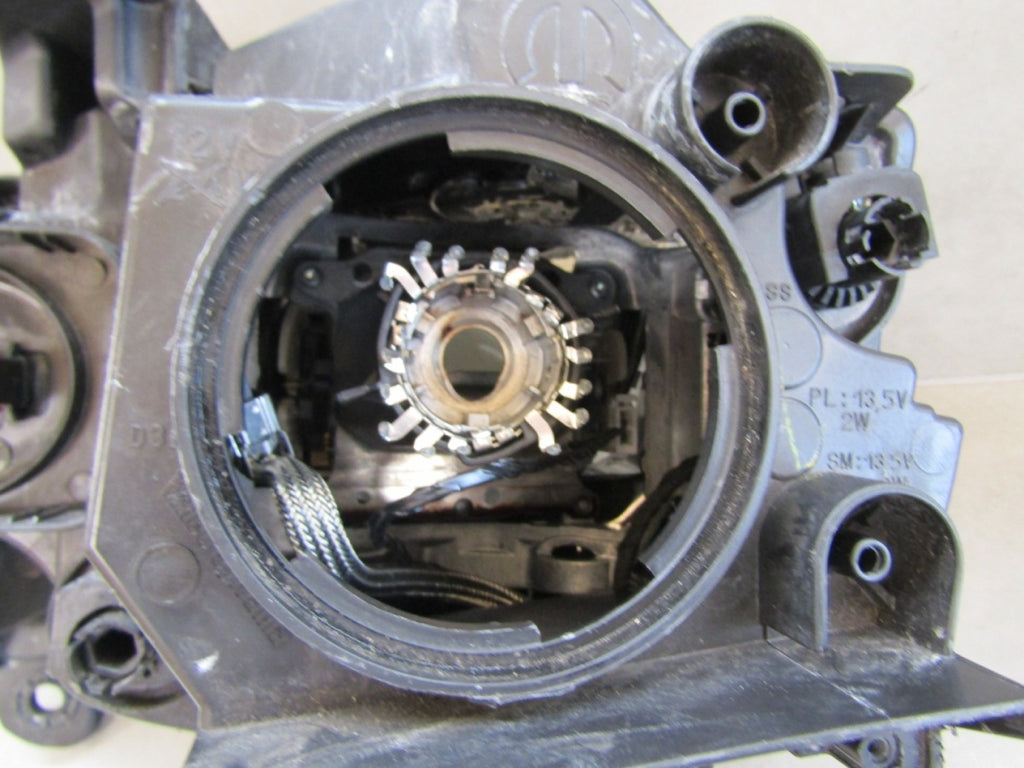 Prednji far JEEP GRAND CHEROKEE WK2 xenon nezakretni 13-16 RH desni
