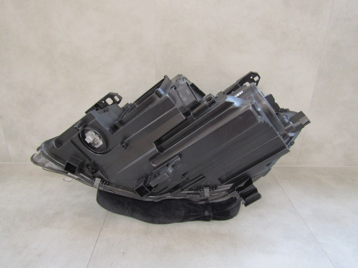 Prednji far MERCEDES CLA W117 AMG xenon zakretni 13-16 RH desni A1179067400