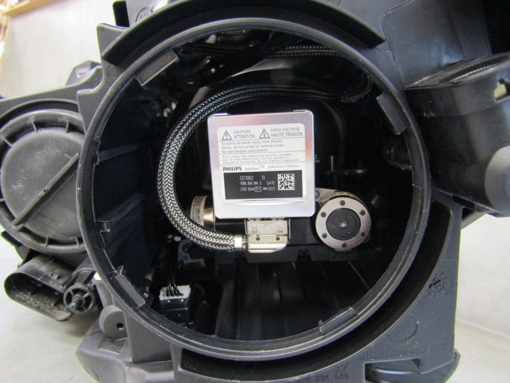 Prednji far MERCEDES CLA W117 AMG xenon zakretni 13-16 RH desni A1179067400