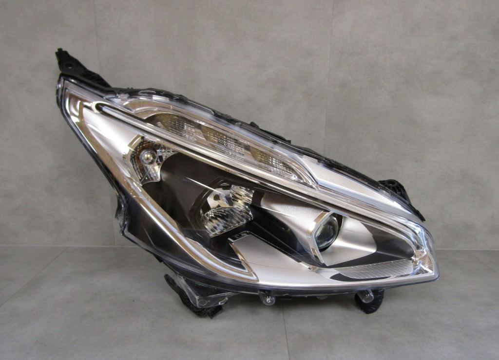 Prednji far PEUGEOT 208 I LIFT halogen sa sočivom 15-19 desni RH 9810805880