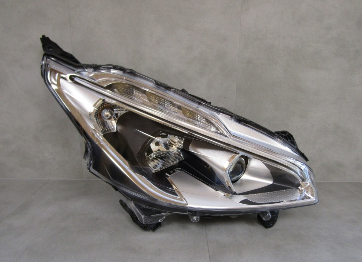 Prednji far PEUGEOT 208 I LIFT halogen sa sočivom 15-19 desni RH 9810805880