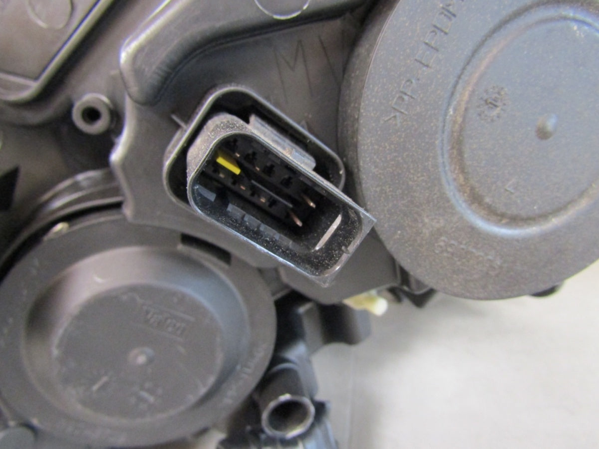 Prednji far PEUGEOT 208 I LIFT halogen sa sočivom 15-19 desni RH 9810805880
