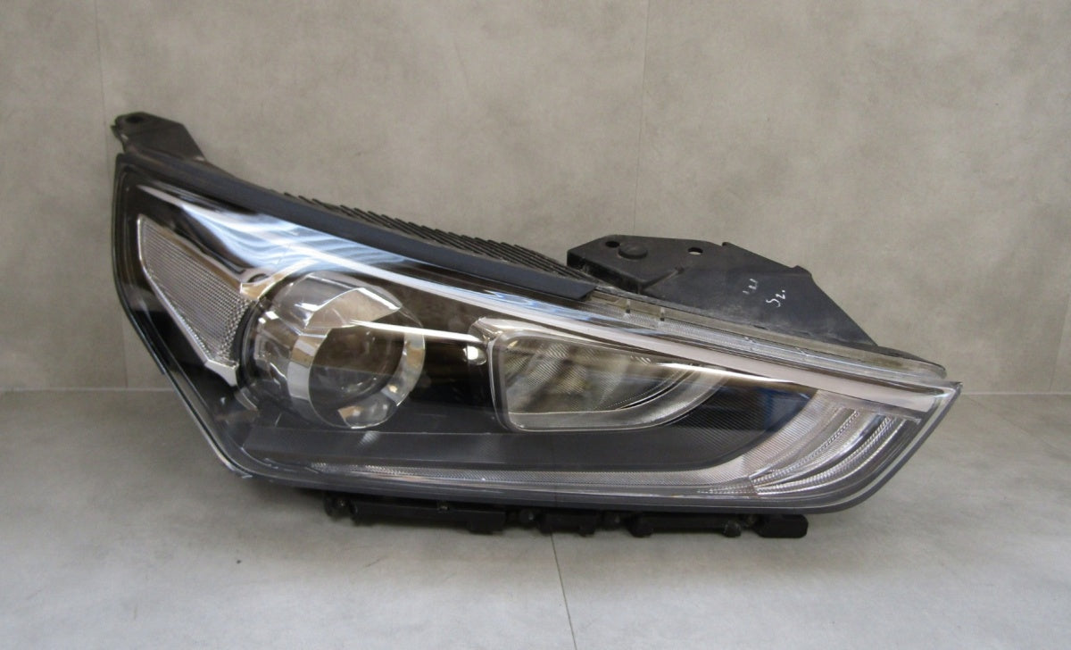Prednji far HYUNDAI IONIQ halogen sa sočivom 16-19 RH desni