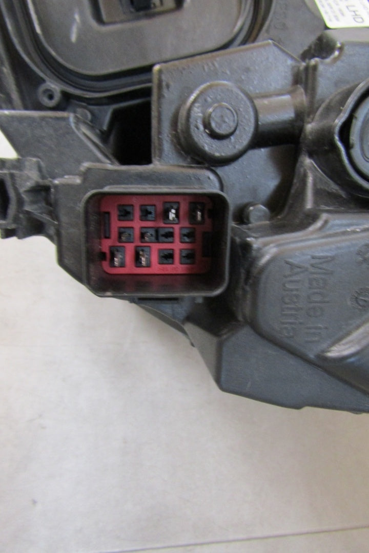 Prednji far Volvo V40 2 II Lift LED MID 16-19 RH desni 31420448