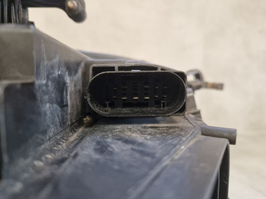 Prednji far AUDI A4 B8 xenon NIE zakretni lijevi LH 07-11