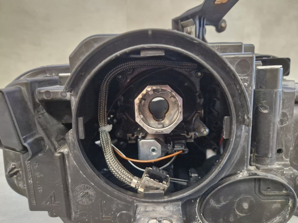 Prednji far AUDI A4 B8 xenon NIE zakretni lijevi LH 07-11