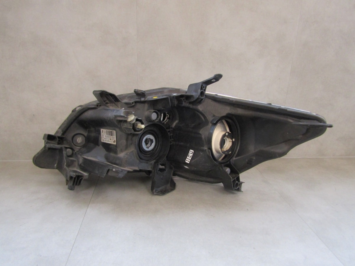 Prednji far TOYOTA AURIS I LIFT halogen sa sočivom RH desni 09-12 81110-02A40