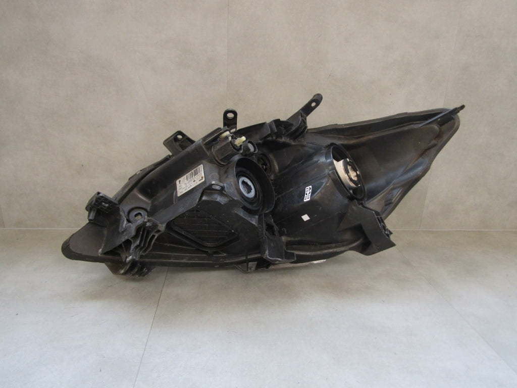 Prednji far TOYOTA AURIS I LIFT halogen sa sočivom RH desni 09-12 81110-02A40