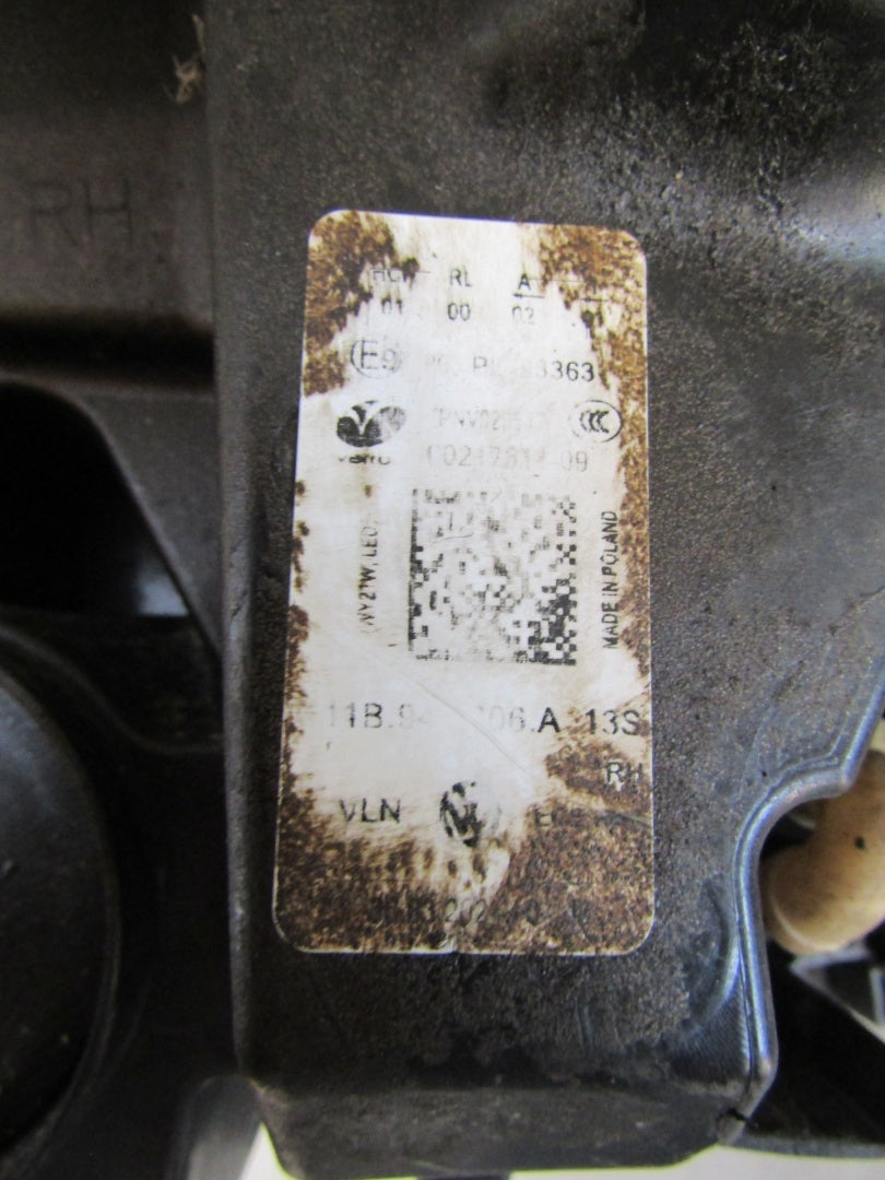 Prednji far VOLKSWAGEN ID.4 ID4 ID.5 ID5 LED 20- desni RH 11B941006A