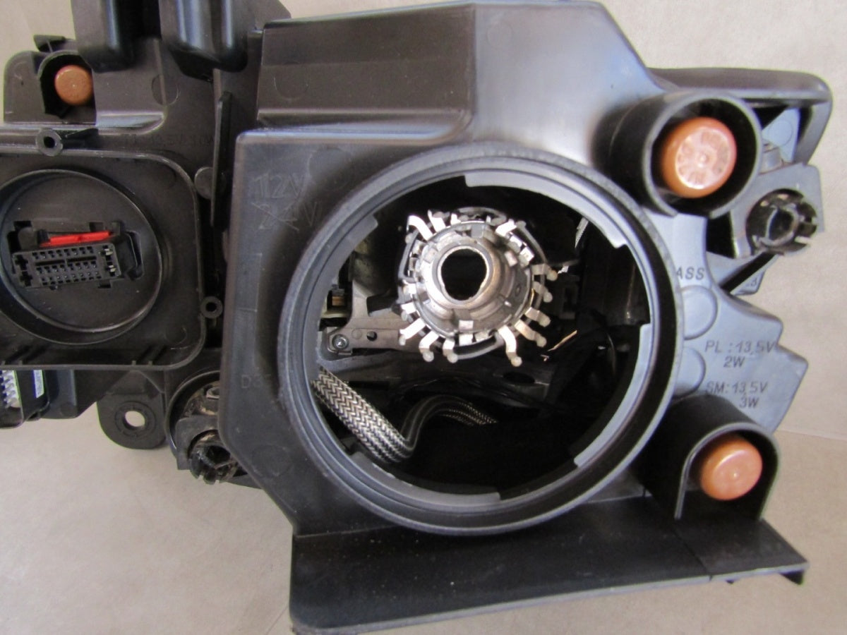 Prednji far JEEP GRAND CHEROKEE WK2 xenon nezakretni LIFT SRT RH desni