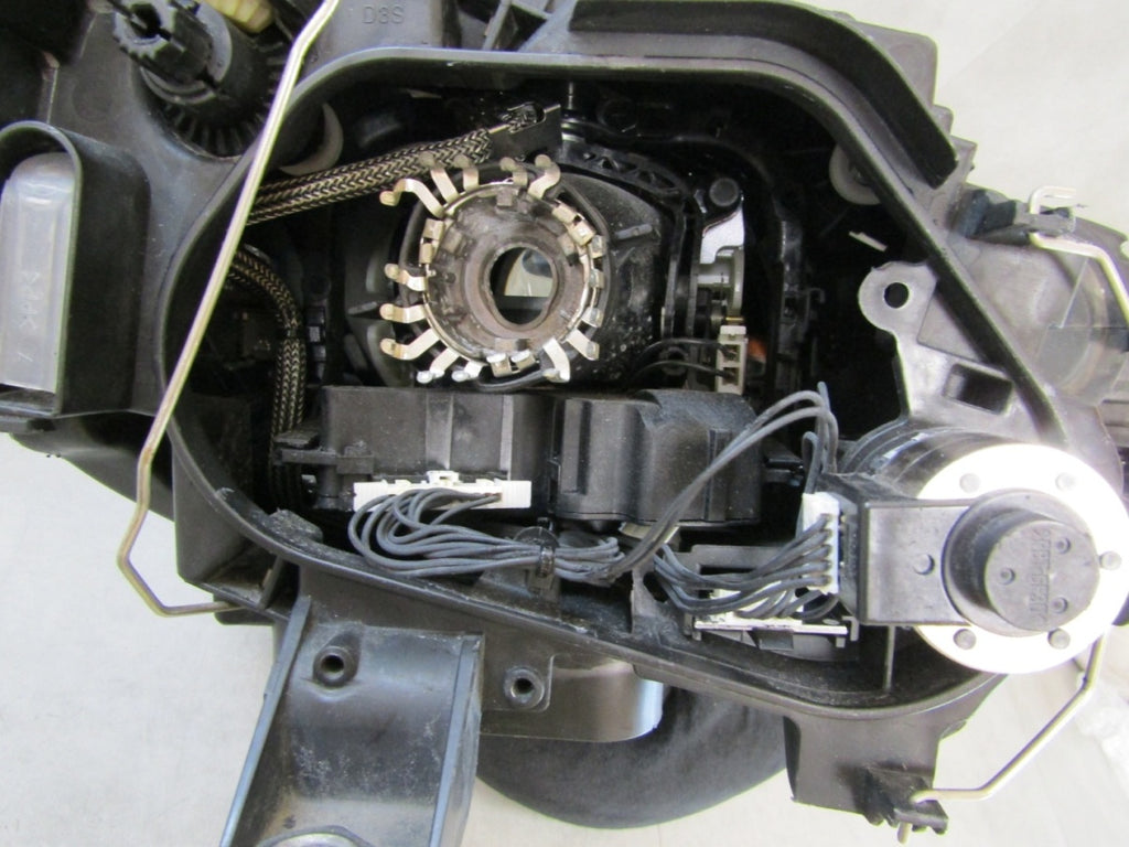 Prednji far VOLKSWAGEN PASSAT B7 xenon zakretni + LED 10-14 lijevi LH 3AB941751