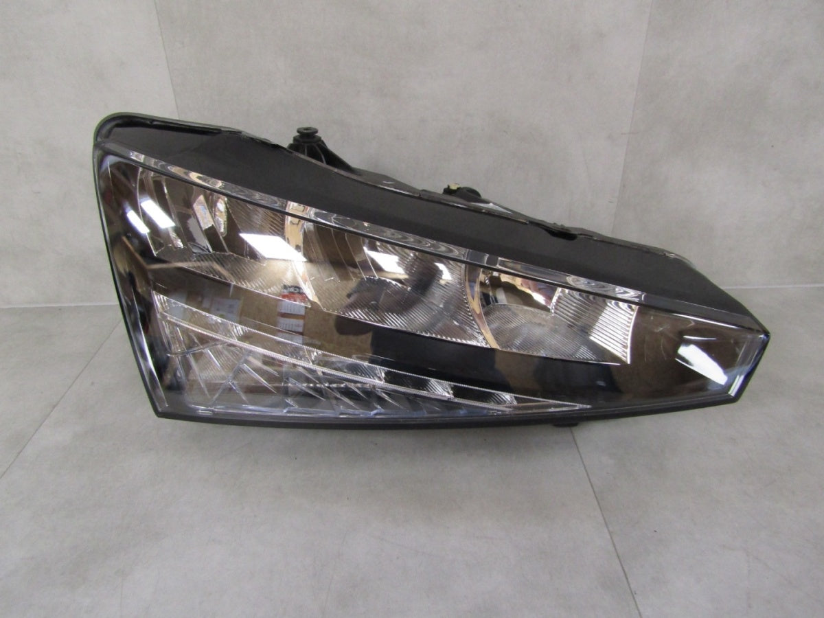 Prednji far SKODA SCALA LED 19-23 RH desni 657941016