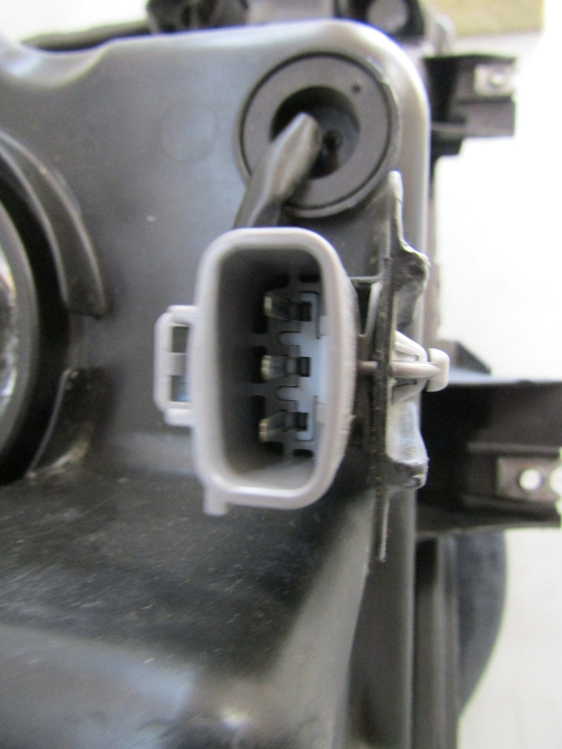 Prednji far SUZUKI VITARA 3 III LED (CZERWONA) 15-18 LH lijevi 100-18095
