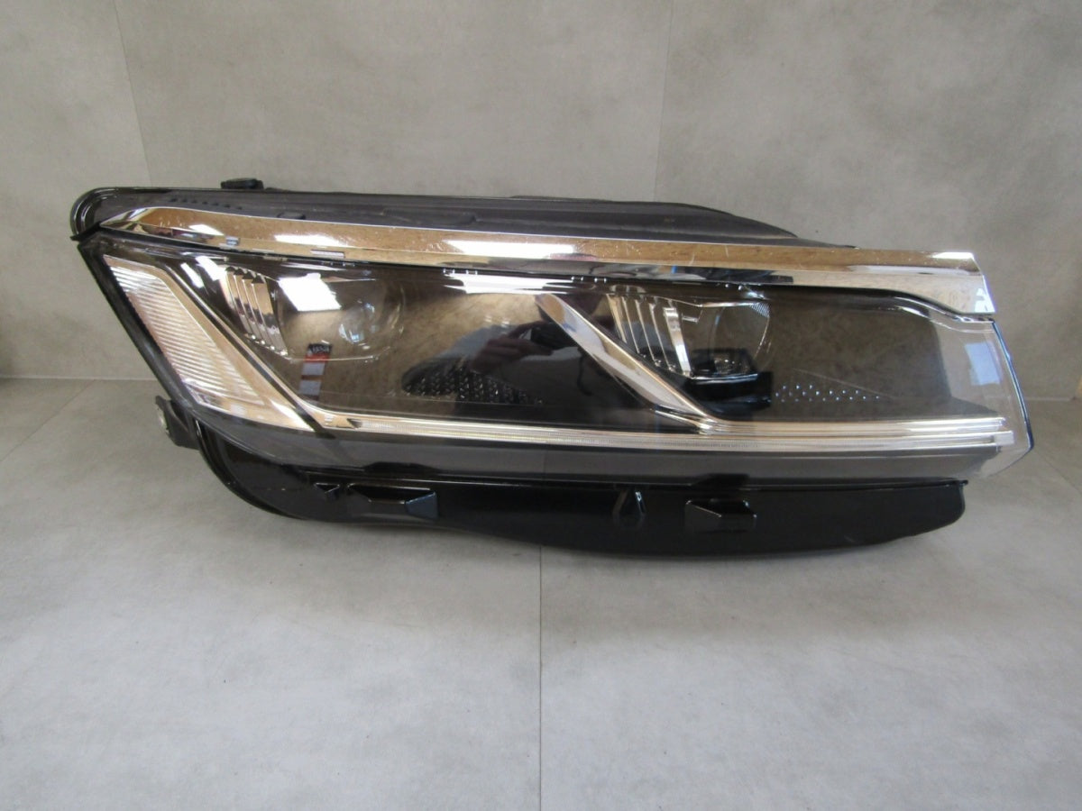 Prednji far VOLKSWAGEN TOUAREG 3 III 761 FULL LED 18-23 RH desni 761941036A