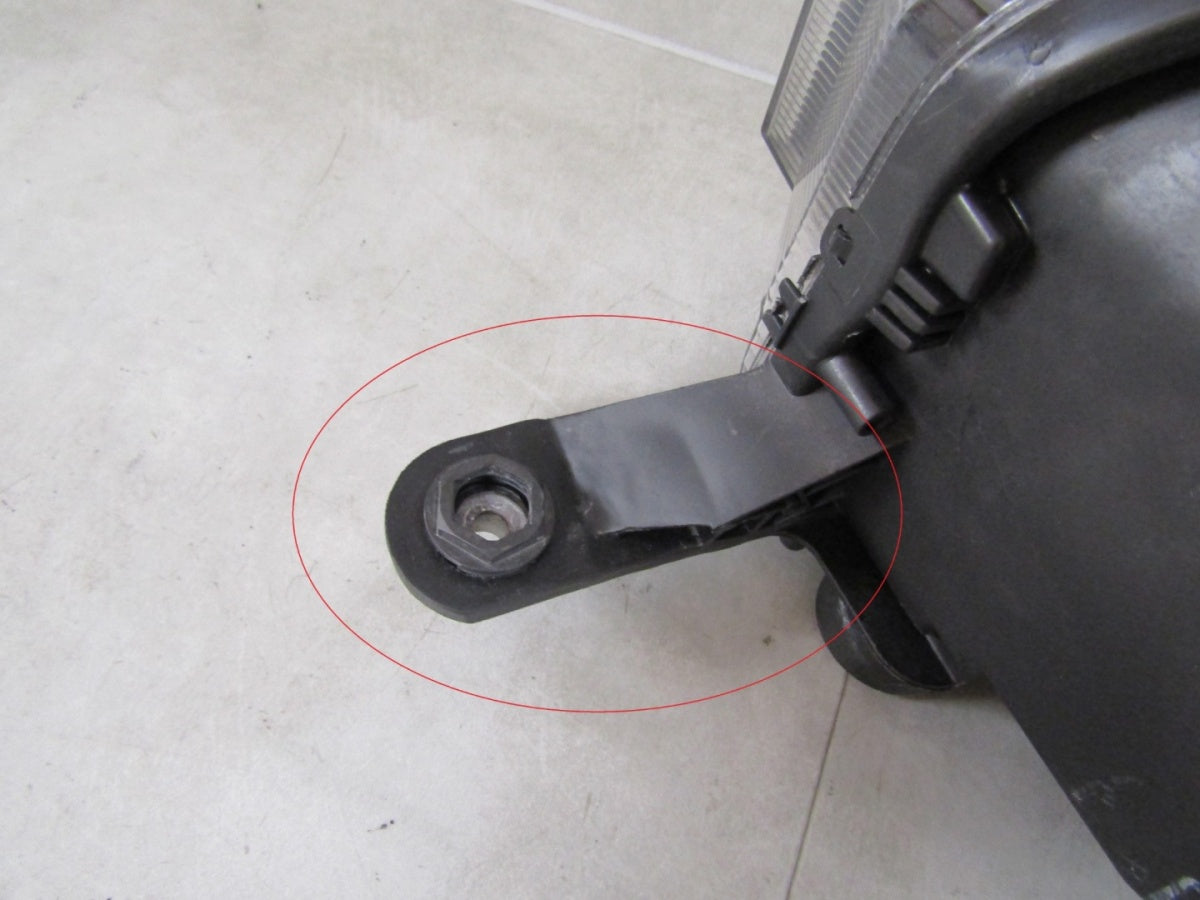 Prednji far SKODA RAPID halogen 12-16 VALEO RH desni 90037388