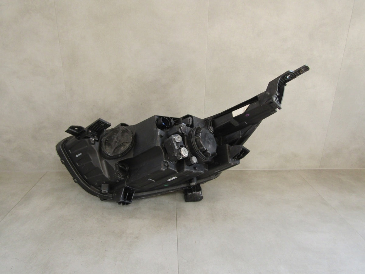 Prednji far KIA STONIC halogen sa sočivom 17-20 RH desni 92102-H8
