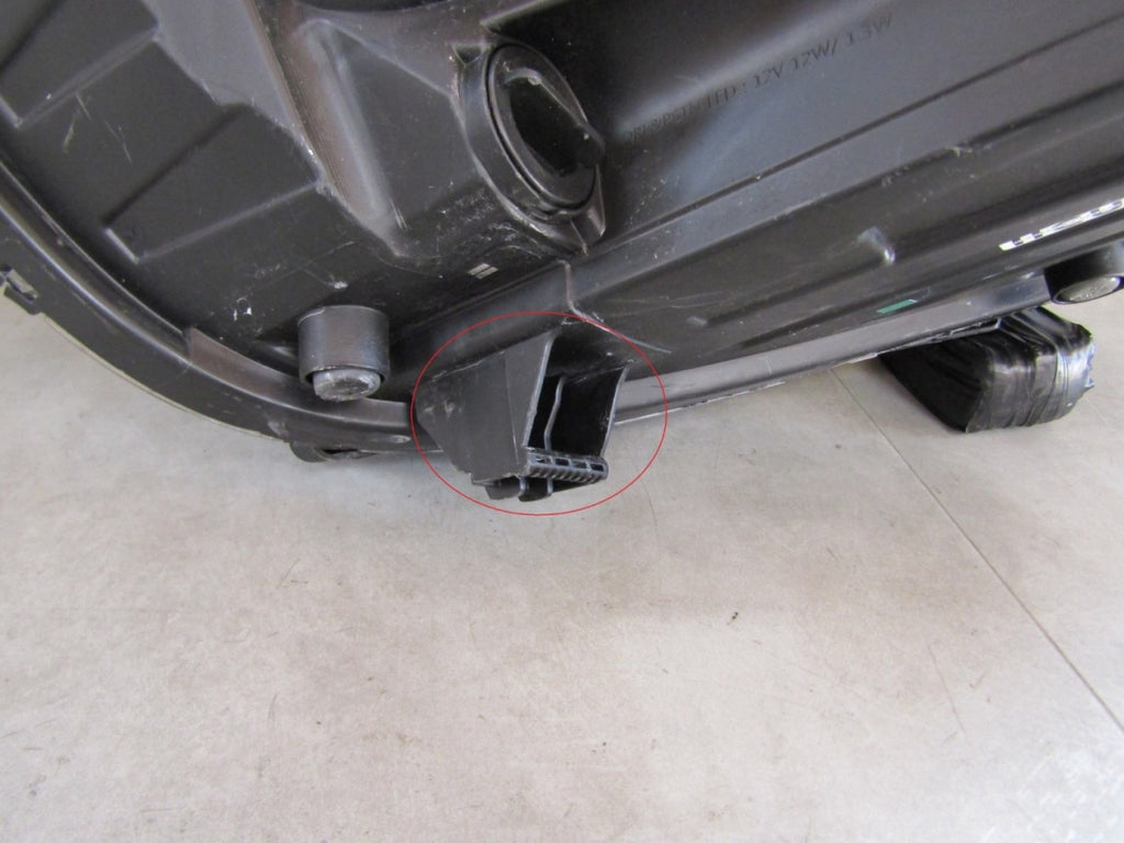 Prednji far KIA STONIC halogen sa sočivom 17-20 RH desni 92102-H8