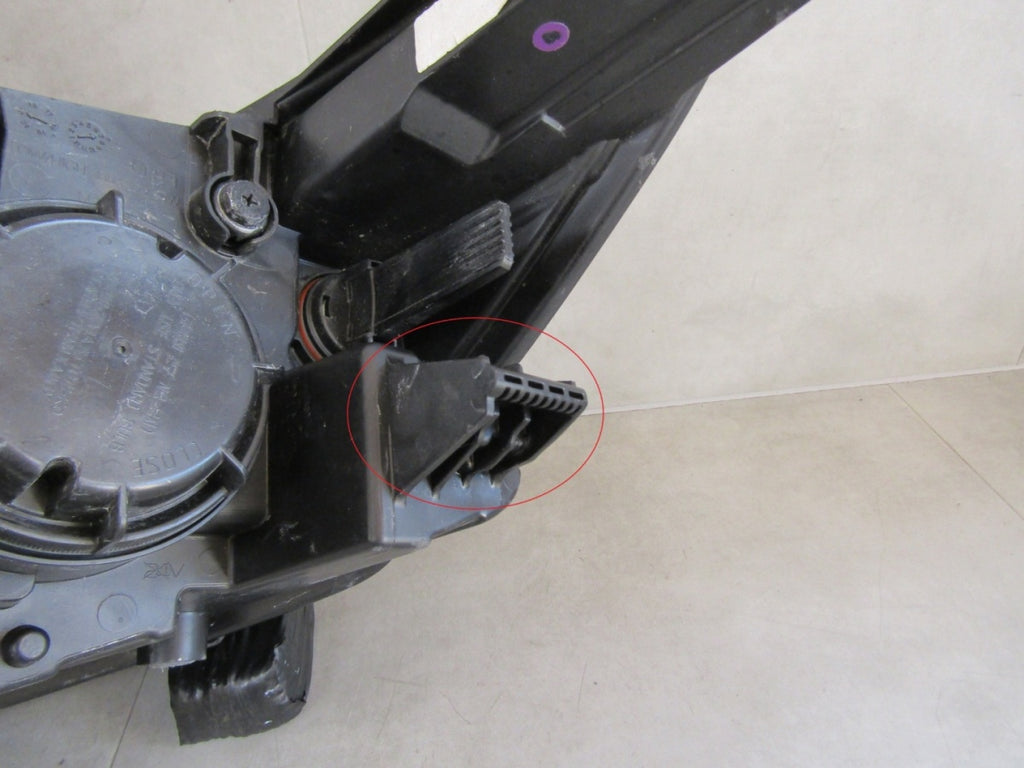 Prednji far KIA STONIC halogen sa sočivom 17-20 RH desni 92102-H8