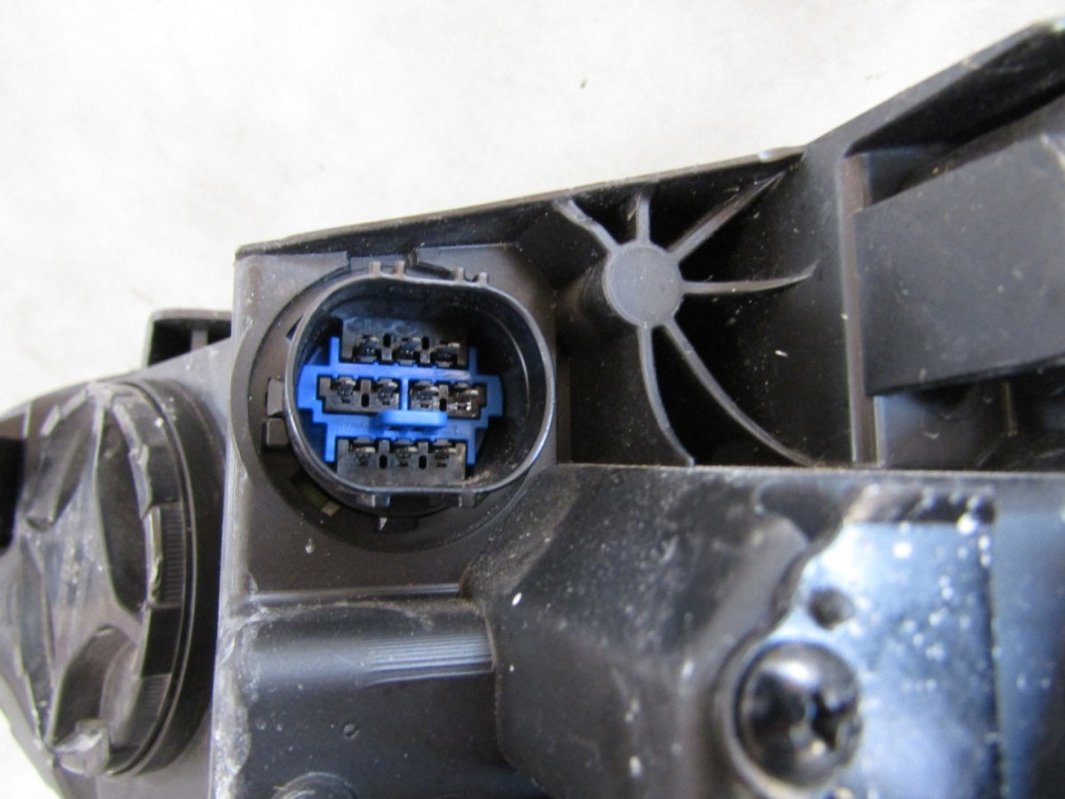 Prednji far KIA STONIC halogen sa sočivom 17-20 RH desni 92102-H8