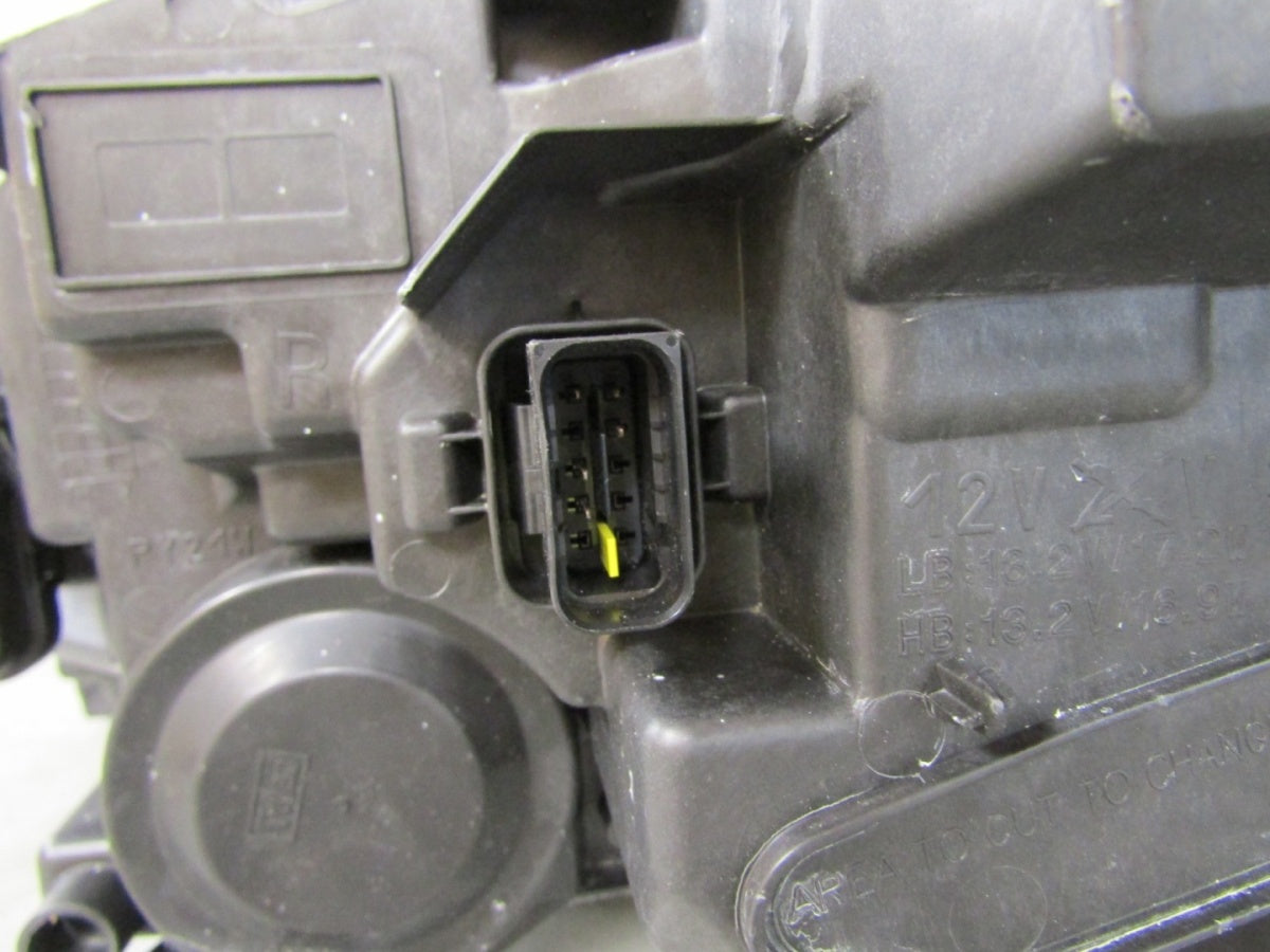 Prednji far PEUGEOT 208 II 2 2008 II 2 LED 19-23 RH desni 9833036080