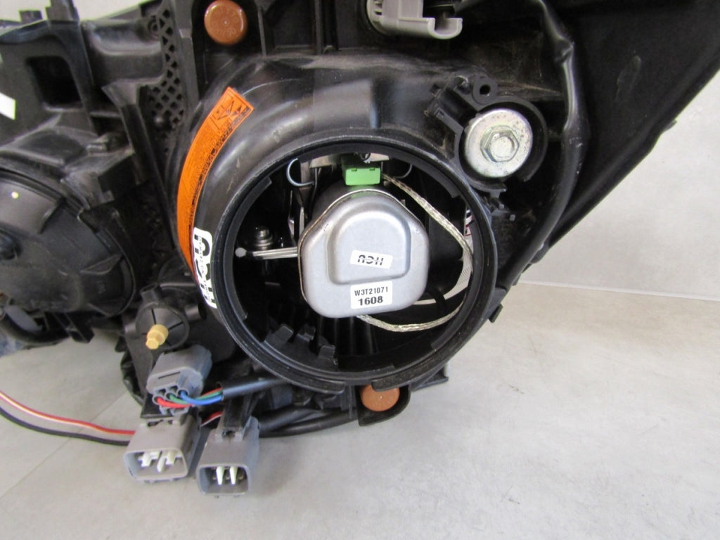 Prednji far MITSUBISHI ASX xenon 10-12 RH desni crni