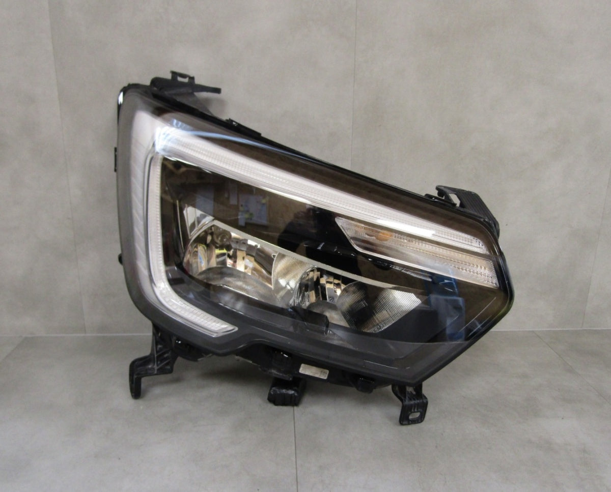Prednji far RENAULT MASTER III LIFT halogen 19-24 RH desni 260105567R