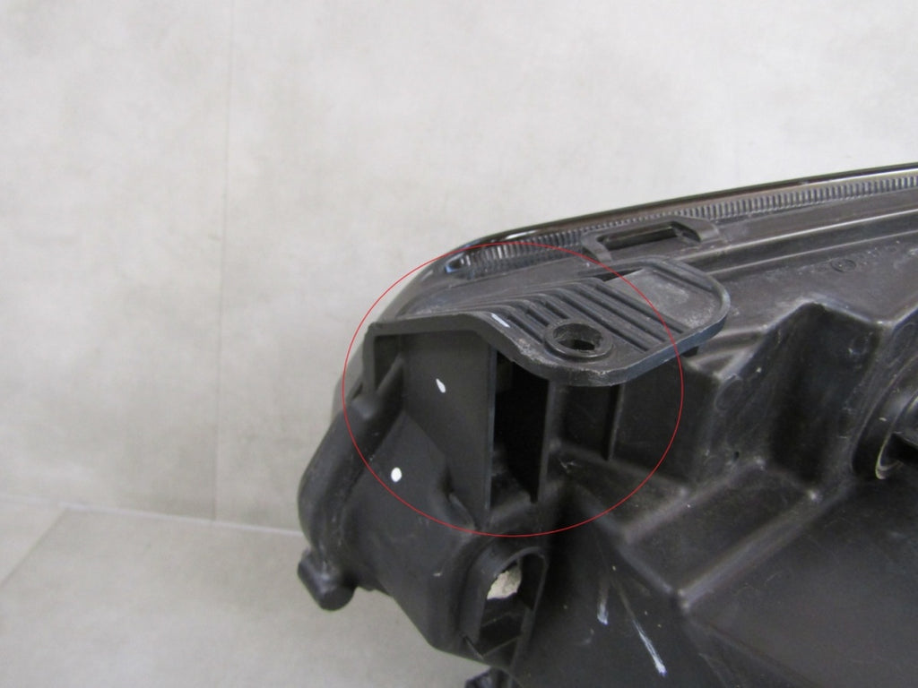 Prednji far RENAULT MASTER III LIFT halogen 19-24 RH desni 260105567R