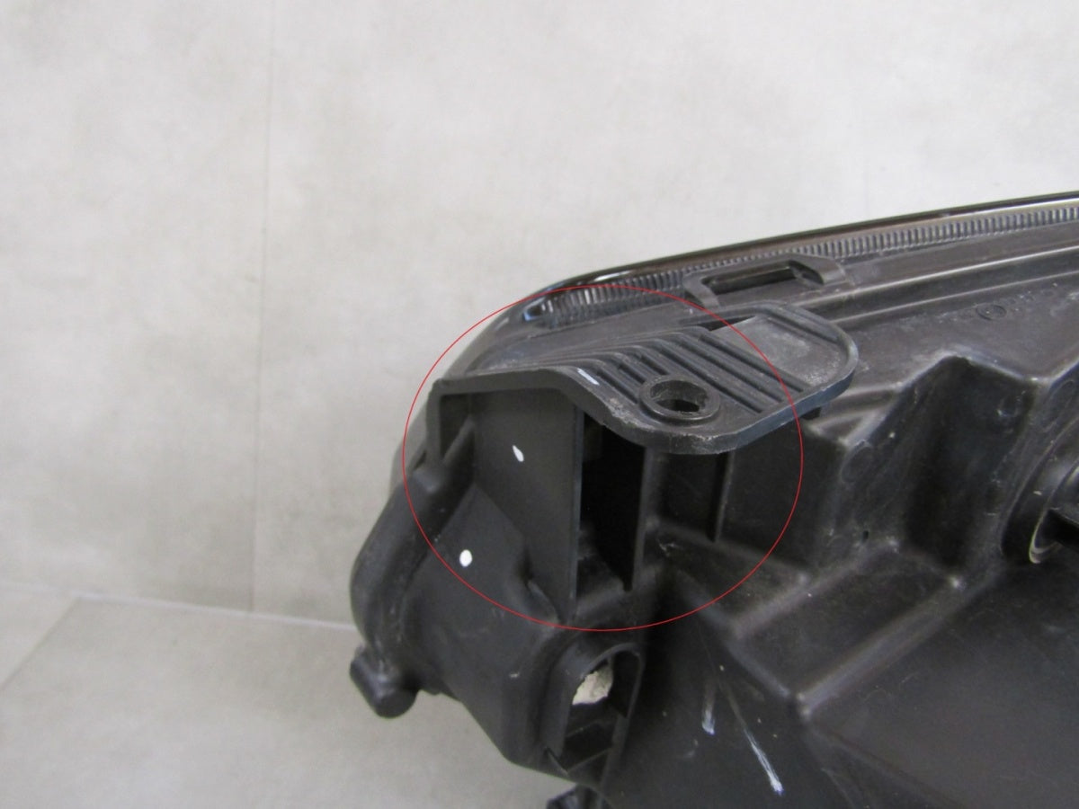 Prednji far RENAULT MASTER III LIFT halogen 19-24 RH desni 260105567R