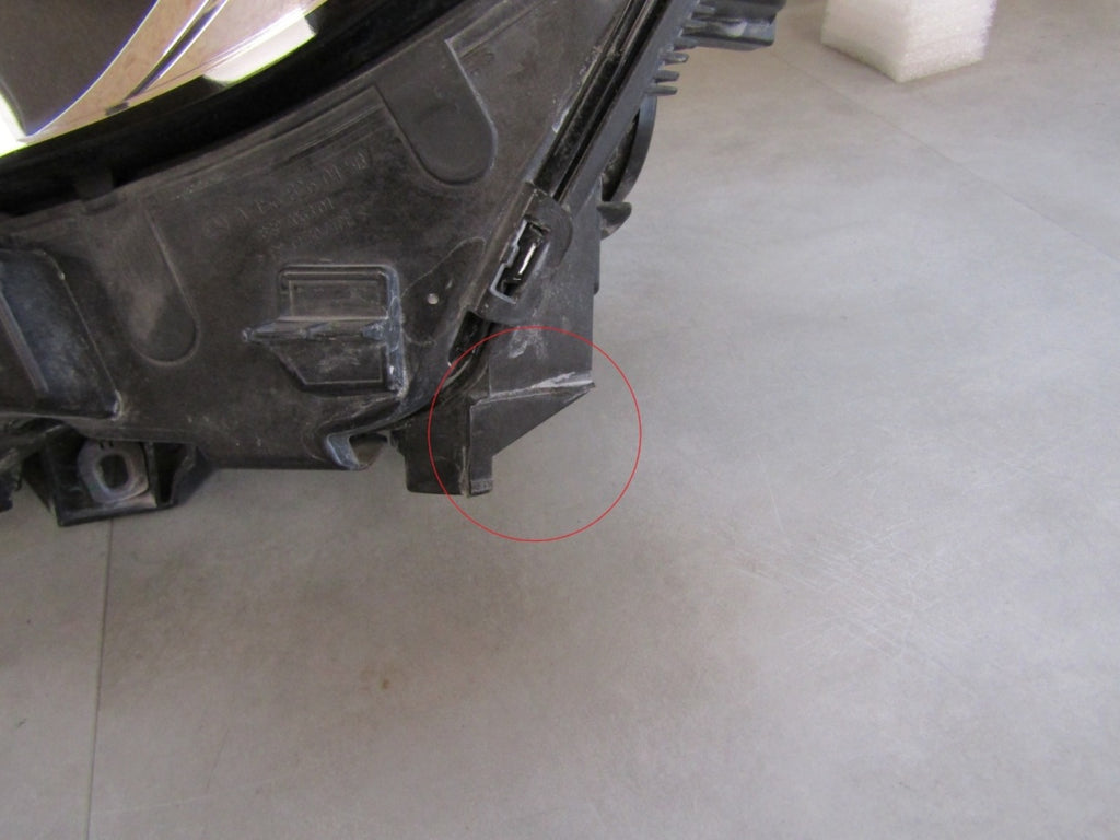 Prednji far MERCEDES GLA 156 halogen LH lijevi 14-17 A1569061100