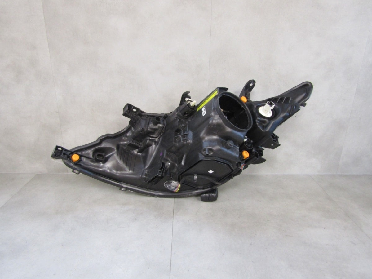 Prednji far TOYOTA AURIS 2 II xenon zakretni 12-15 RH desni 81110-02E40