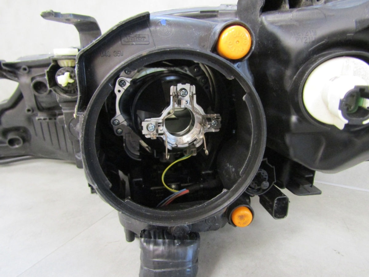 Prednji far TOYOTA AURIS 2 II xenon zakretni 12-15 RH desni 81110-02E40