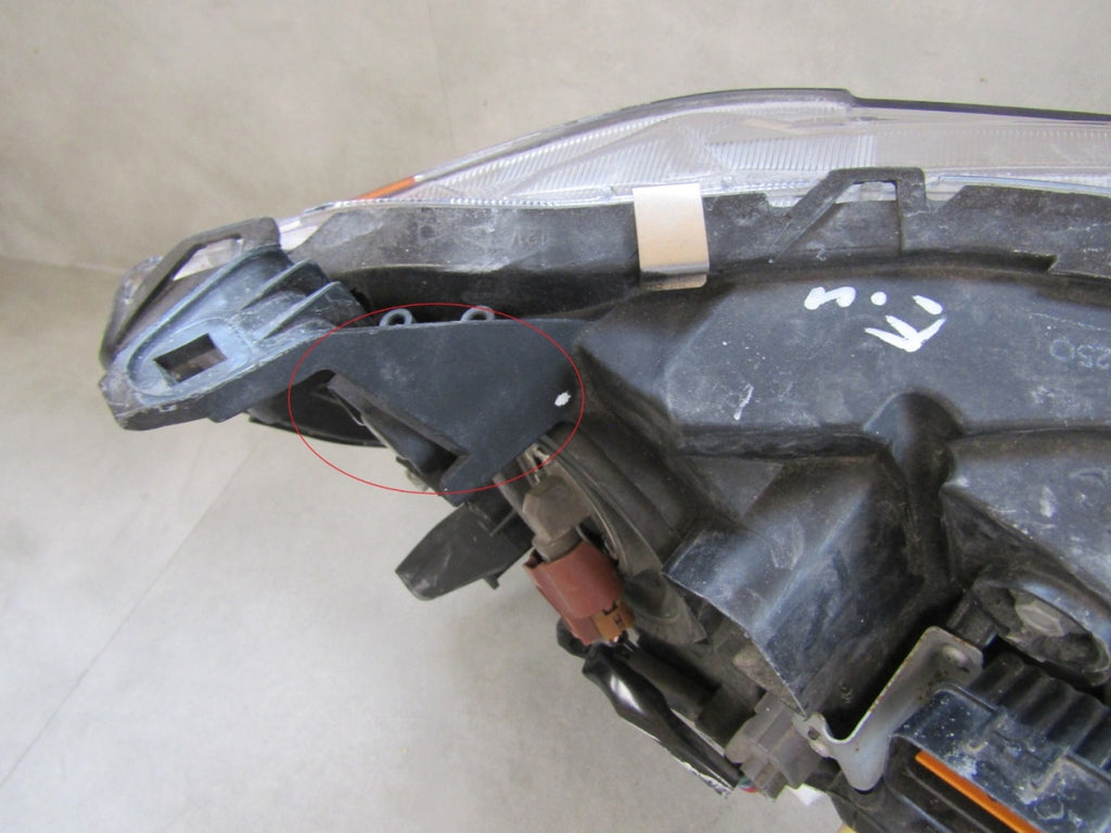 Prednji far MITSUBISHI LANCER 8 X halogen LH 07-