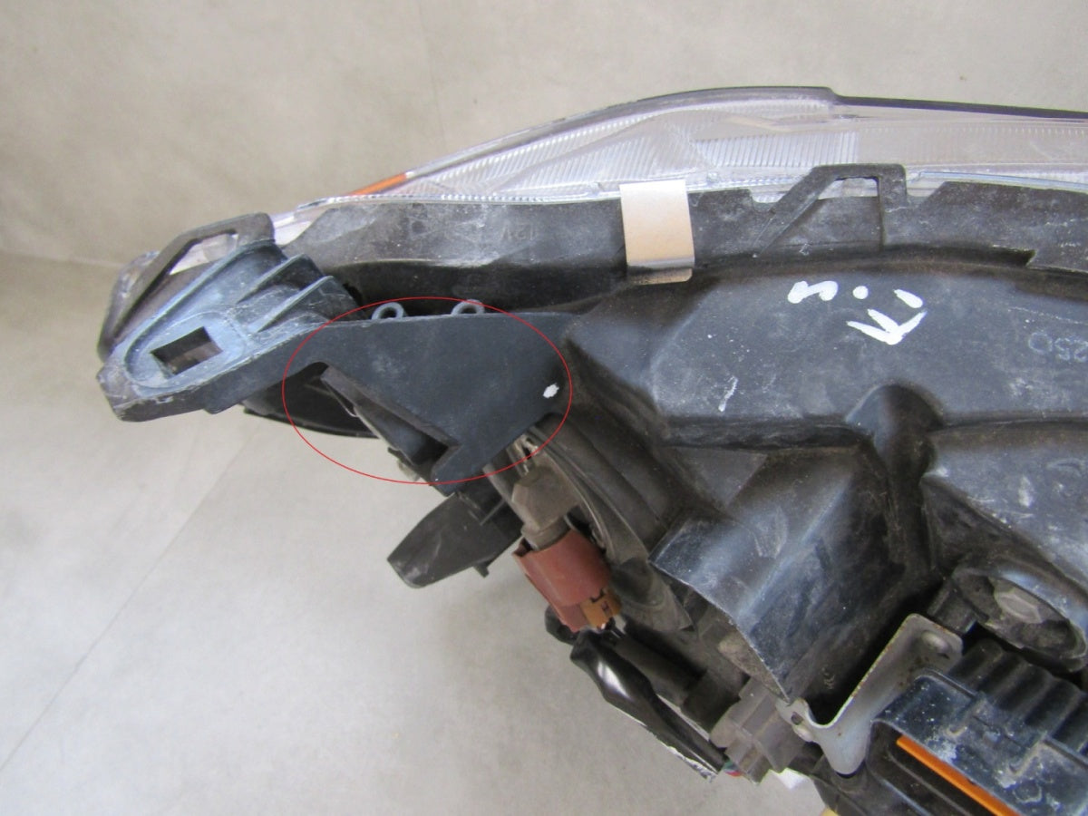 Prednji far MITSUBISHI LANCER 8 X halogen LH 07-