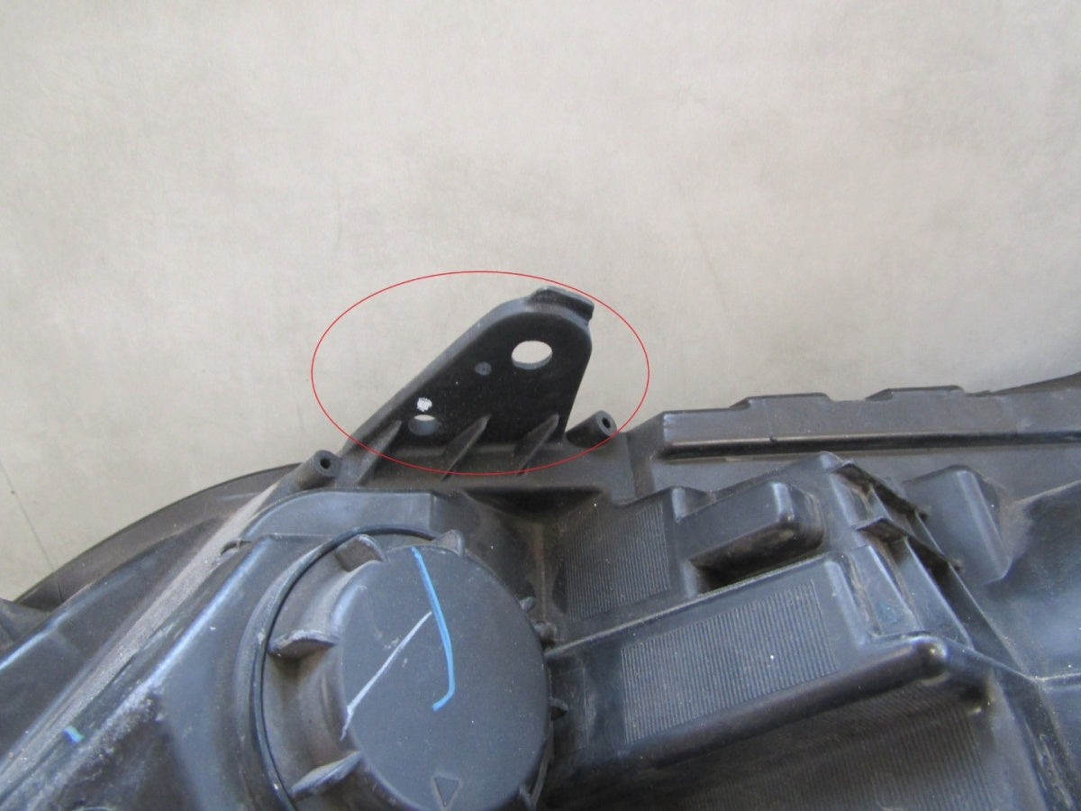 Prednji far MITSUBISHI L200 V xenon nezakretni 15-19 RH