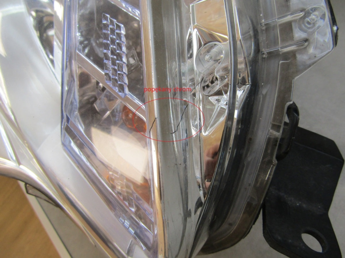 Prednji far MITSUBISHI L200 V xenon nezakretni 15-19 RH