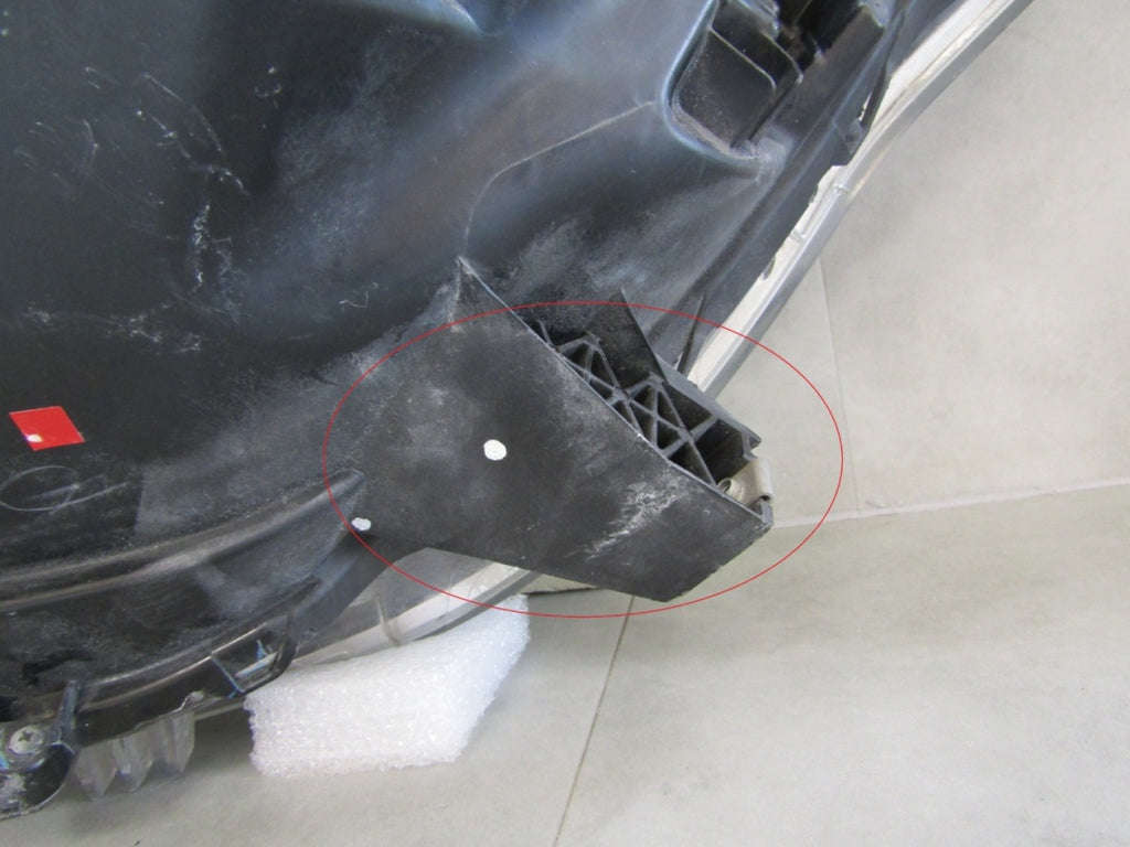 Prednji far MITSUBISHI L200 V xenon nezakretni 15-19 RH